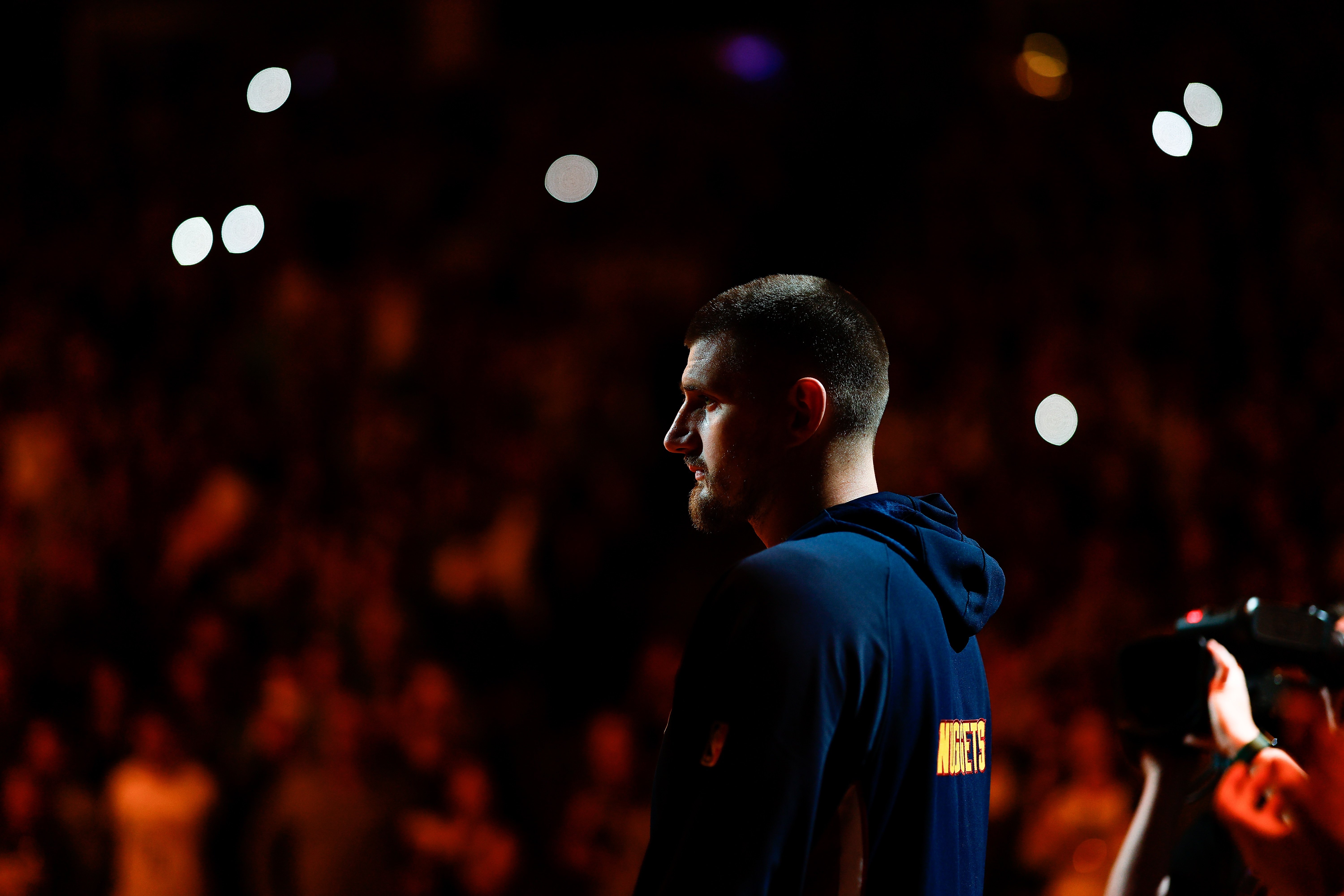 开云体育下载-6场仅需送出12次助攻~约基奇将成首位连续两个赛季场均三双的中锋